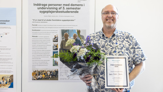 Forsker og ph.d. Anders Møller Jensen fra VIA University College i Holstebro for sin poster ”Inddragelse af mennesker med demens i undervisning af 3. semester sygeplejestuderende”